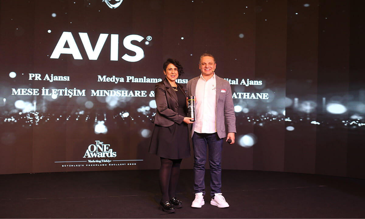 AVIS’E HALKIN OYLARIYLA “YILIN YÜKSELEN ARAÇ KİRALAMA MARKASI” ÖDÜLÜ