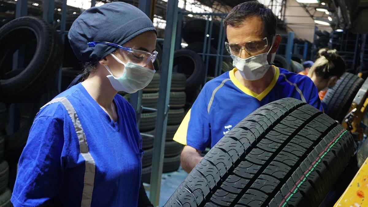 Goodyear’da lastik üretimine kadın eli değdi