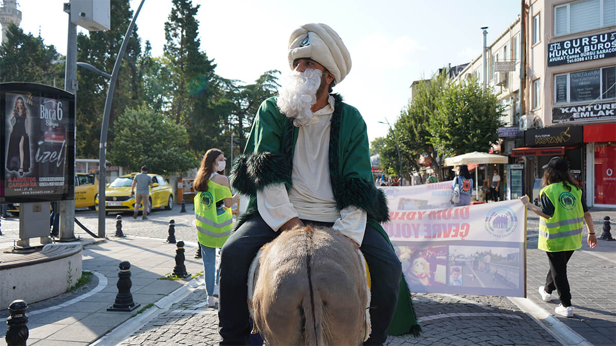 NASRETTİN HOCA FIKRASI GERÇEĞE DÖNDÜ! KİRLİLİĞİYLE GÜNDEMDEKİ DEREYE ISLAH EDİLMESİ İÇİN MAYA ÇALDILAR