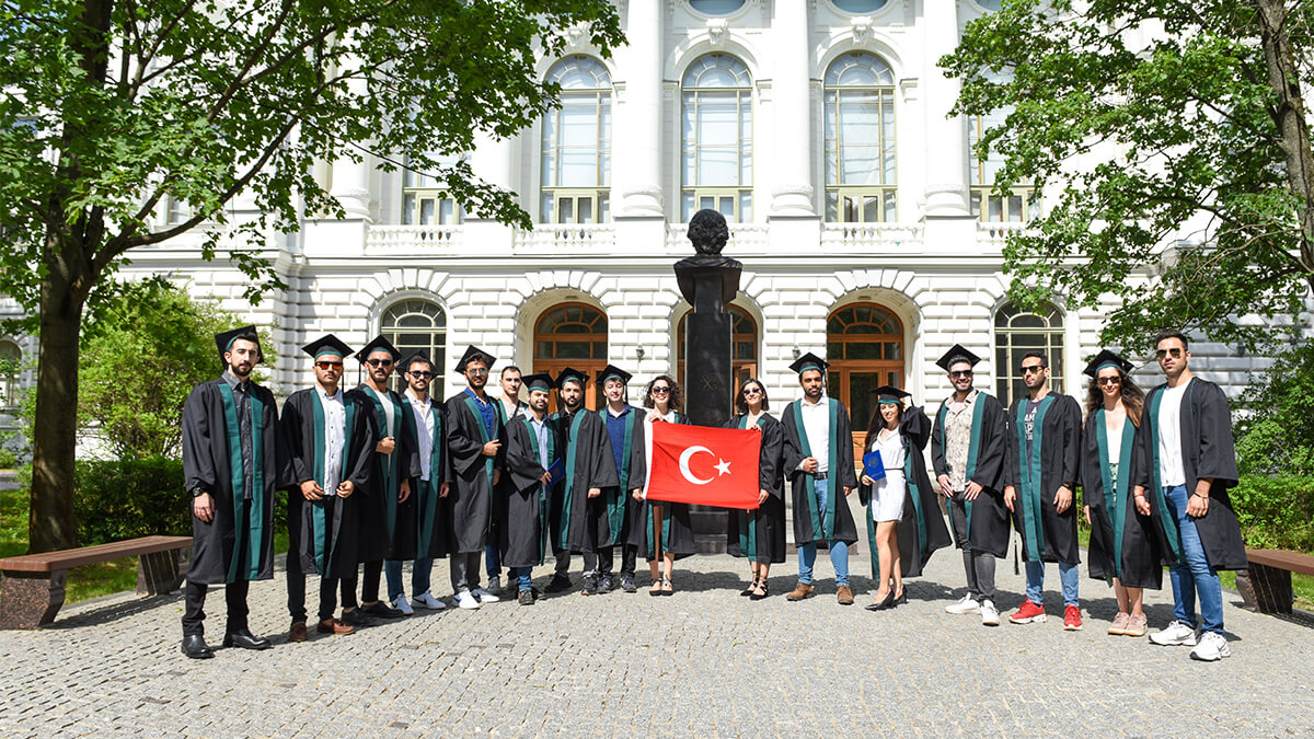 SPbPU Yüksek Lisans Programından Mezun Olan Türk Öğrenciler Diplomalarını Aldı