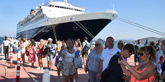 Türkiye kruvaziyerde sezonu açtı Blue Sapphire Ege Port Kuşadası’na geldi