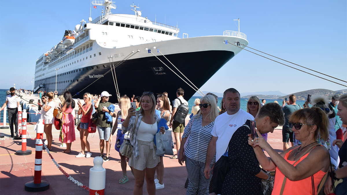 Türkiye kruvaziyerde sezonu açtı Blue Sapphire Ege Port Kuşadası’na geldi